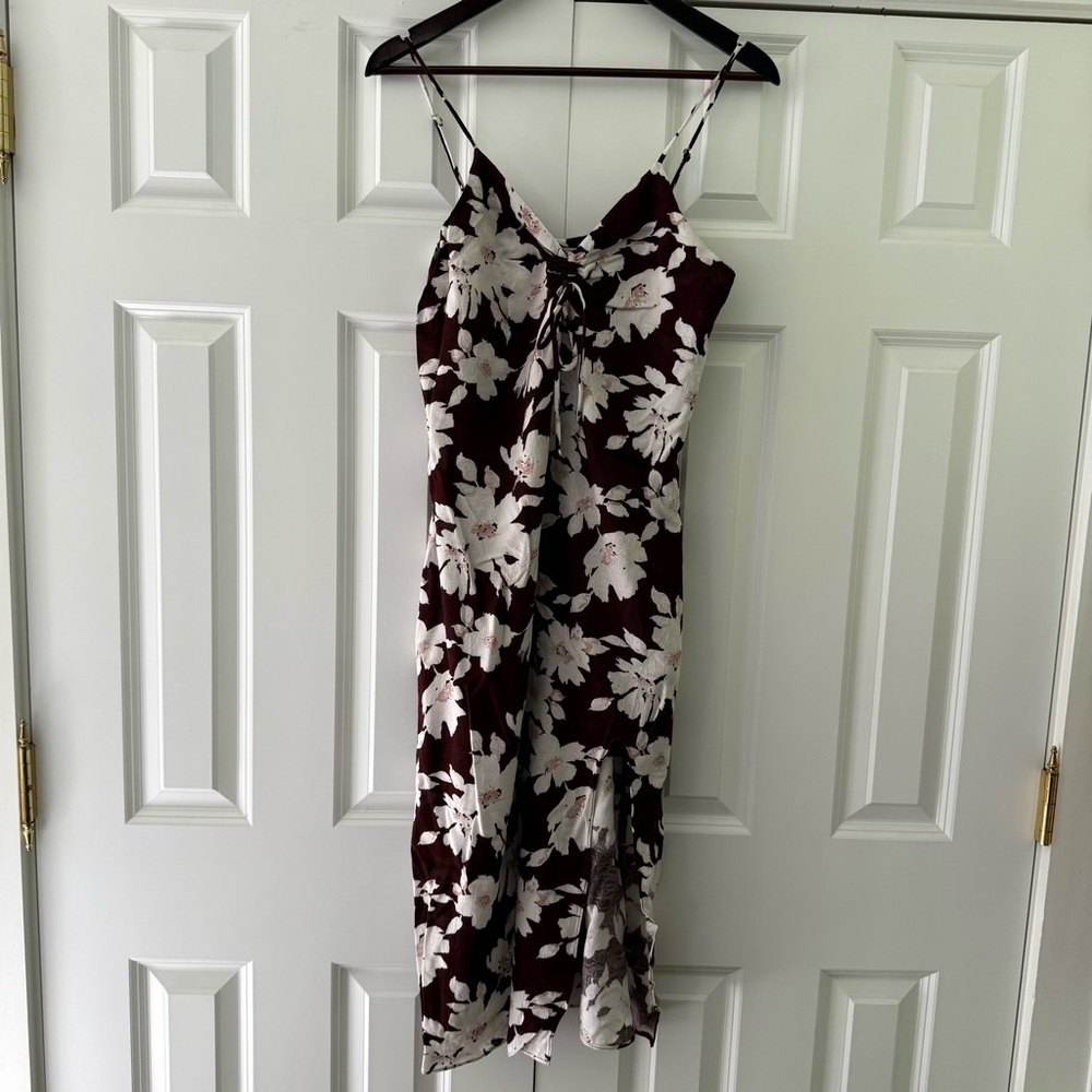 ⭐️ Maroon and White Floral Midi Dress